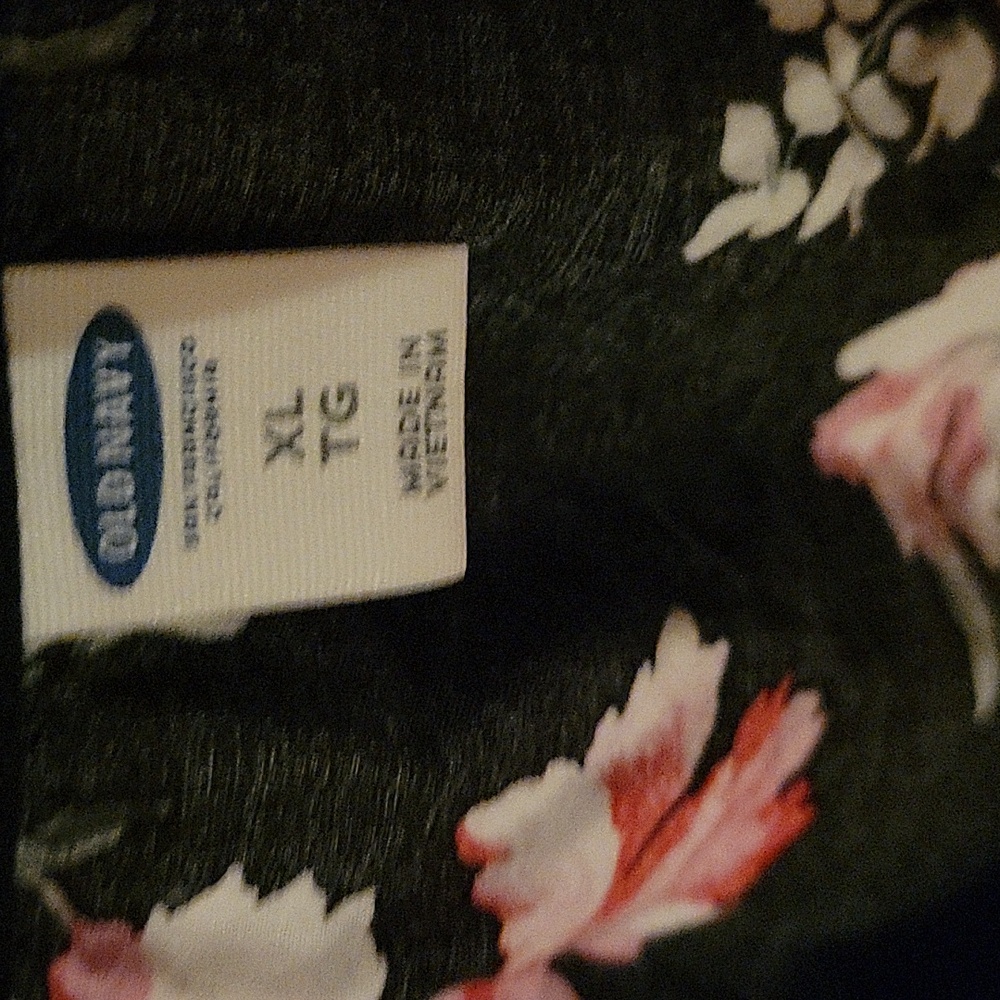 Old Navy Black Floral Blouse with Pink Accents XL Bundle 3/$8 💲 - Picture 2 of 4